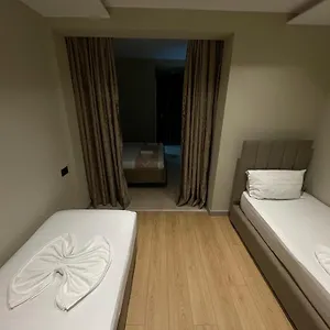 نيو دابليو فندق تيرانا