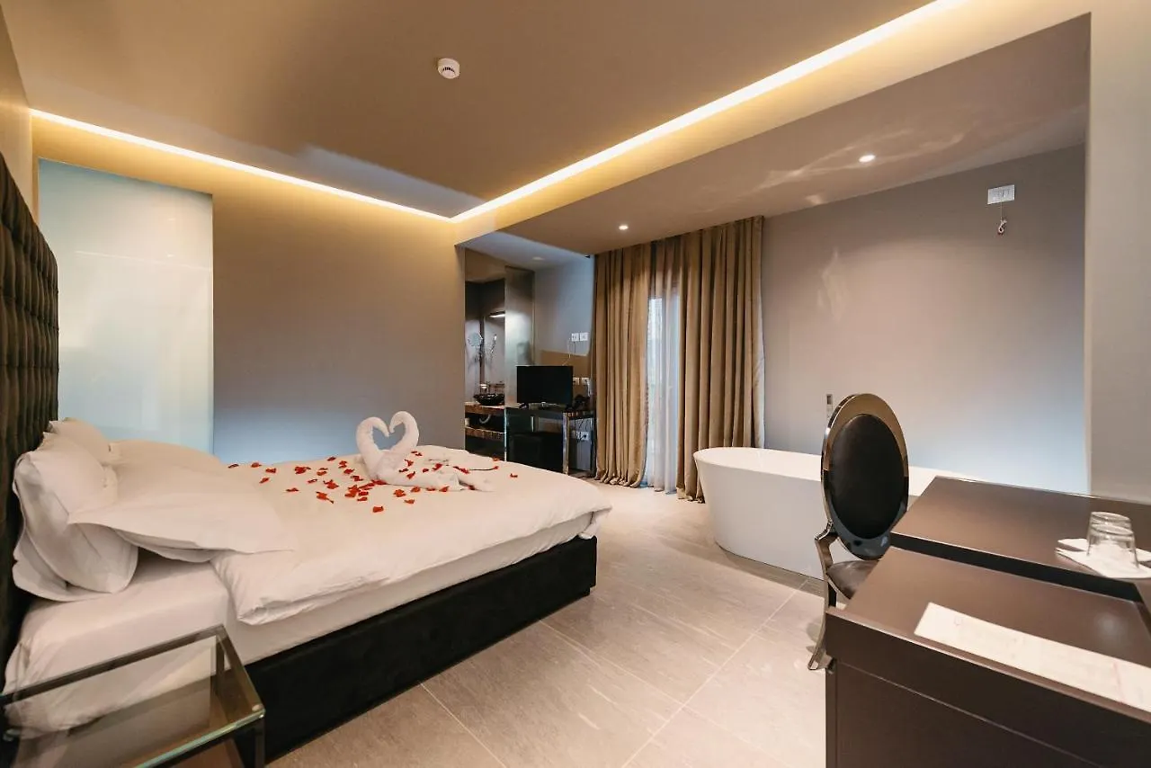 Hotel Egnatia Tirana 4*,